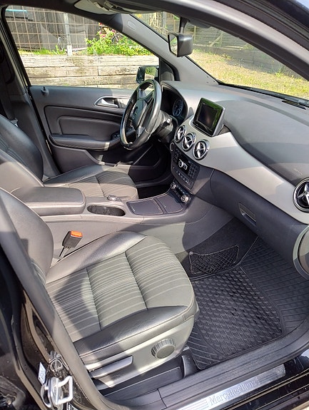 Mercedes-Benz B180 9 of 15