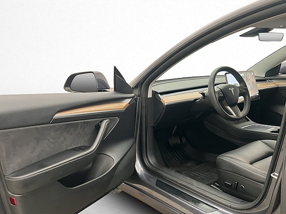 Tesla Model 3 11 of 30