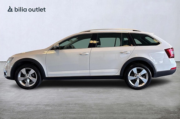 Skoda Octavia Scout 3 of 5