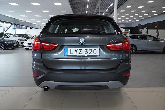BMW X1 4 of 5