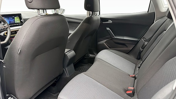 Seat Arona 11 of 18