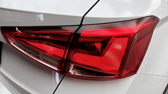Seat Arona 13 of 18