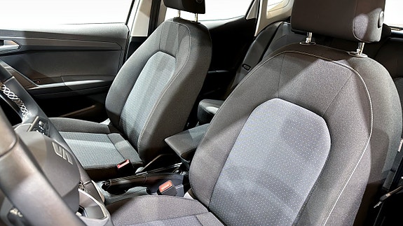 Seat Arona 8 of 18