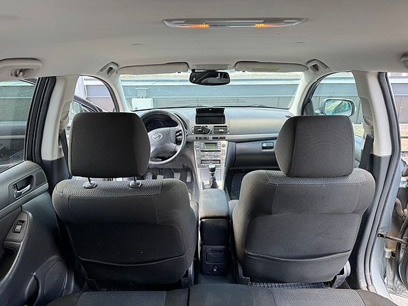 Toyota Avensis 8 of 8