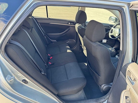 Toyota Avensis 7 of 8