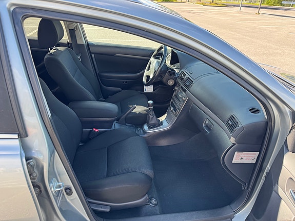 Toyota Avensis 6 of 8