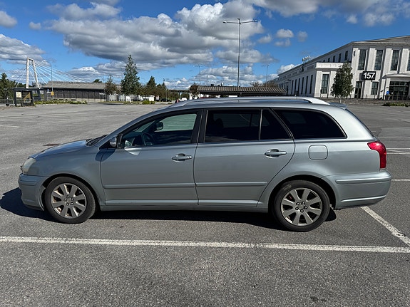 Toyota Avensis 3 of 5