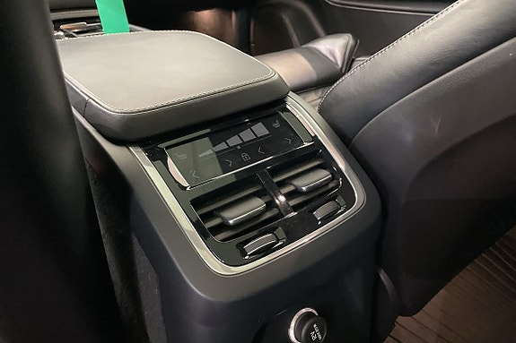 Volvo XC90 18 of 30