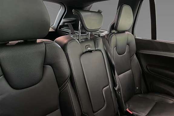 Volvo XC90 11 of 30