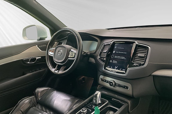 Volvo XC90 10 of 30