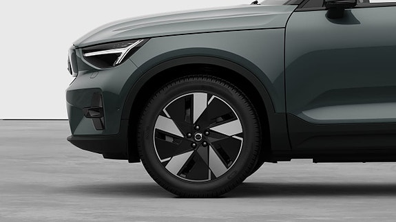 Volvo EX40 13 of 27