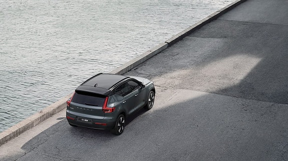 Volvo EX40 11 of 27
