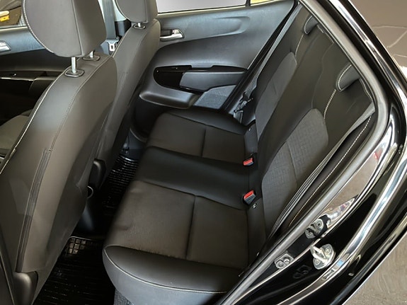 Kia Picanto 9 of 15