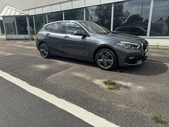 BMW 118d 4 of 5