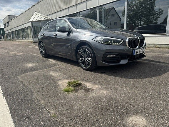 BMW 118d 3 of 5