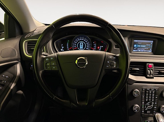 Volvo V40 12 of 23