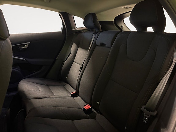 Volvo V40 13 of 23