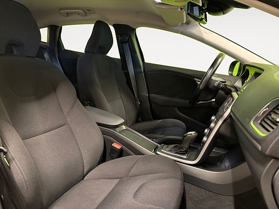 Volvo V40 14 of 23