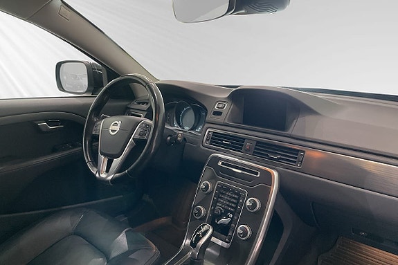 Volvo XC70 10 of 27