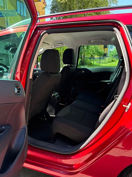 Peugeot 308 SW 3 of 5