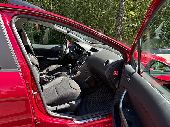 Peugeot 308 SW 4 of 5