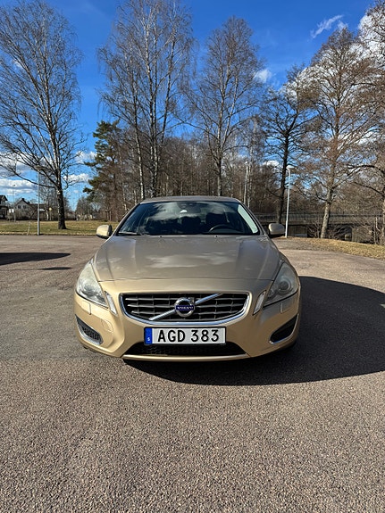 Volvo S60 3 of 5