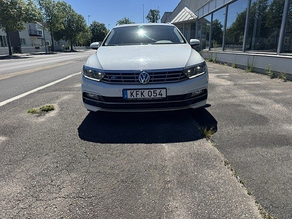Volkswagen Passat 2 of 5