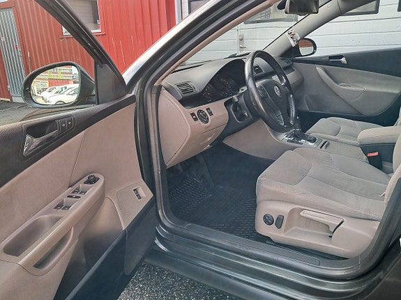 Volkswagen Passat 9 of 15