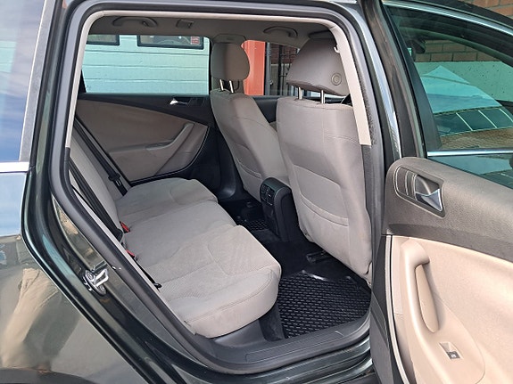 Volkswagen Passat 13 of 15