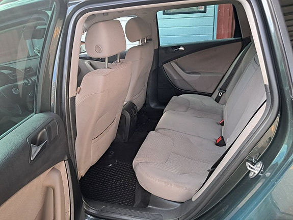 Volkswagen Passat 11 of 15