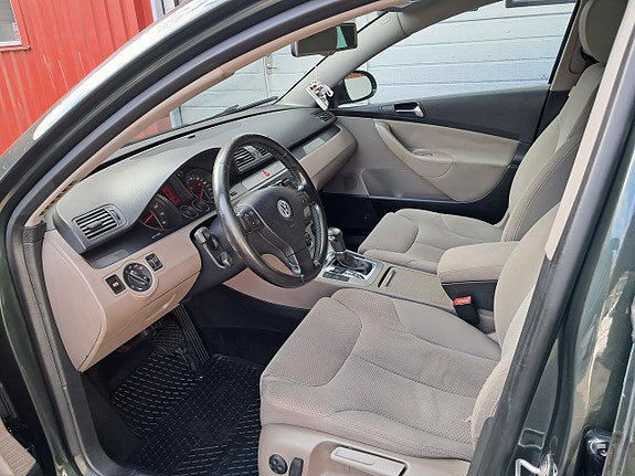 Volkswagen Passat 10 of 15