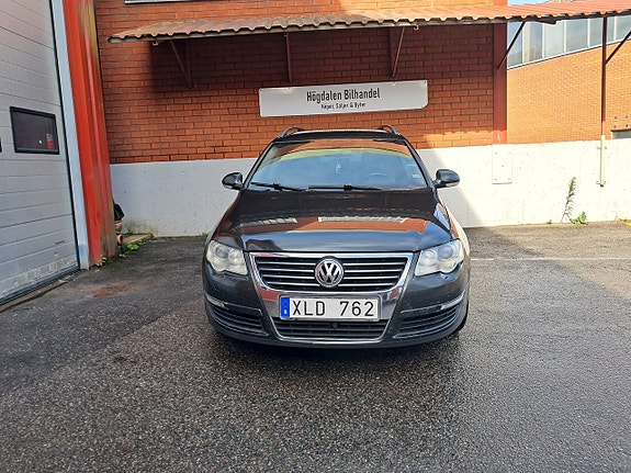 Volkswagen Passat 2 of 5