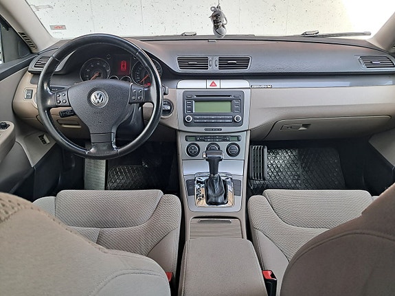 Volkswagen Passat 14 of 15