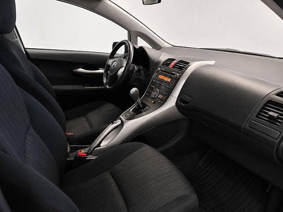 Toyota Auris 11 of 21