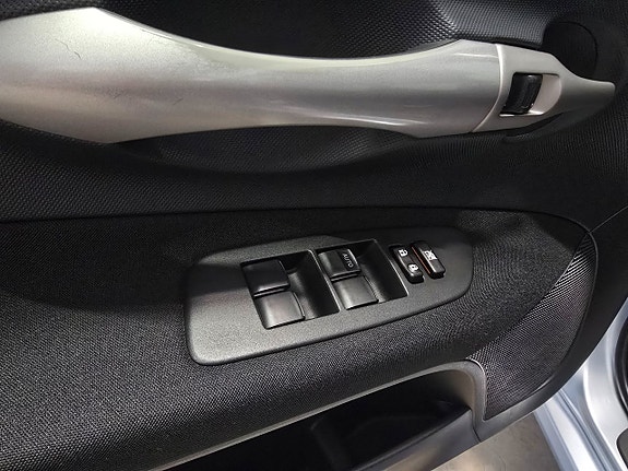 Toyota Auris 12 of 21