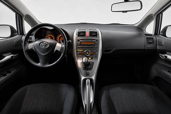 Toyota Auris 10 of 21