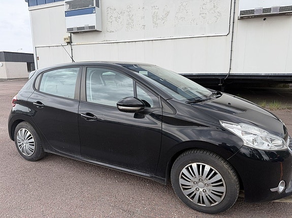 Peugeot 208 4 of 5