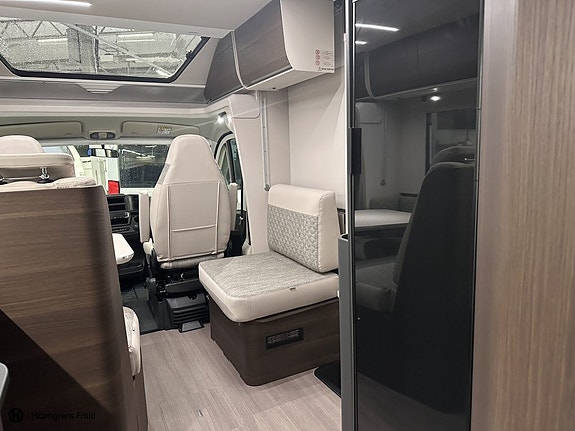 Adria Matrix Supreme 670SL 10 of 12
