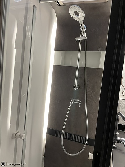 Adria Matrix Supreme 670SL 12 of 15