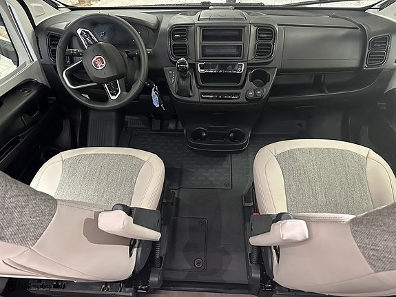 Adria Matrix Supreme 670SL 4 of 12