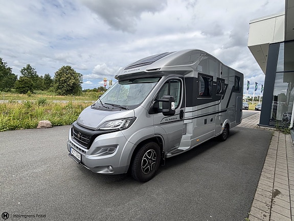 Adria Matrix Supreme 670SL 2 of 12