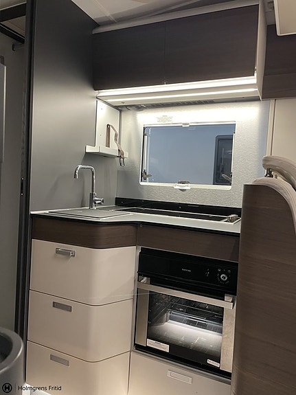 Adria Matrix Supreme 670SL 8 of 15