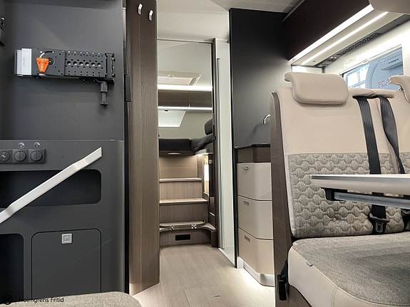 Adria Matrix Supreme 670SL 7 of 15