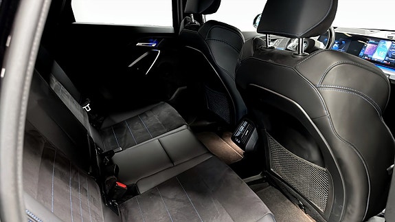 BMW iX1 5 of 10