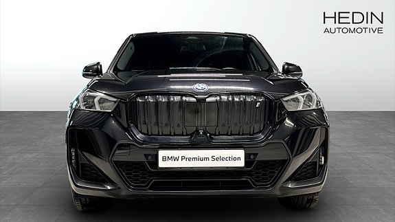 BMW iX1 8 of 10