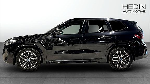 BMW iX1 6 of 10