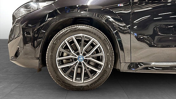 BMW iX1 9 of 10