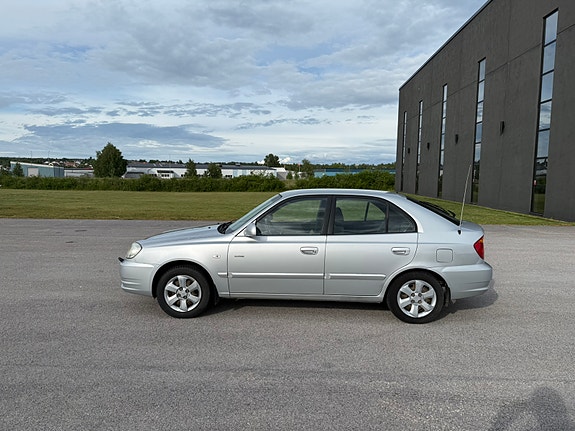 Hyundai Accent 3 of 17
