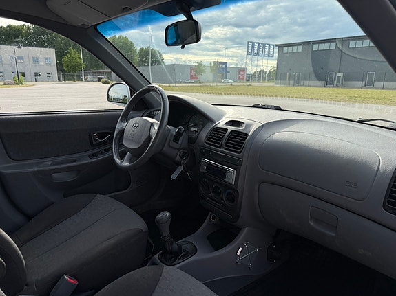 Hyundai Accent 10 of 17