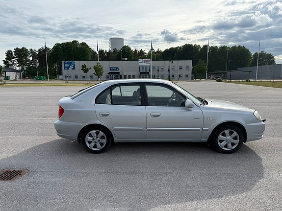 Hyundai Accent 7 of 17